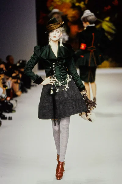 Look 9